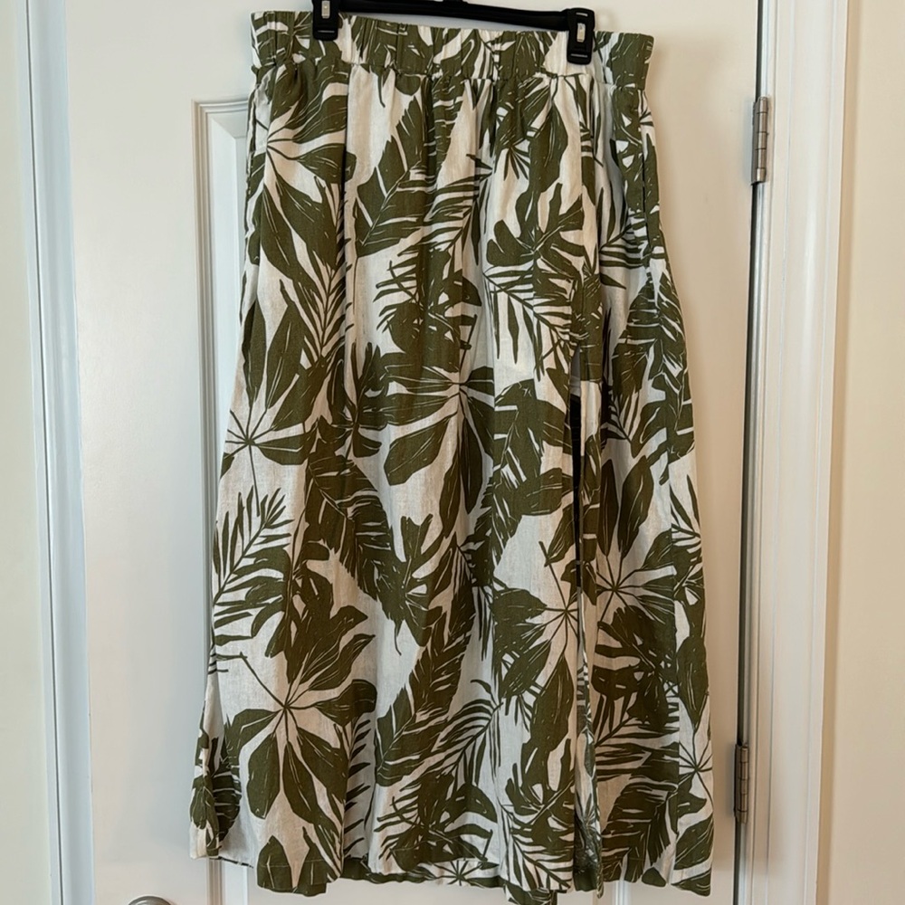 Abercrombie & Fitch Size XL | Flowy midi skirt